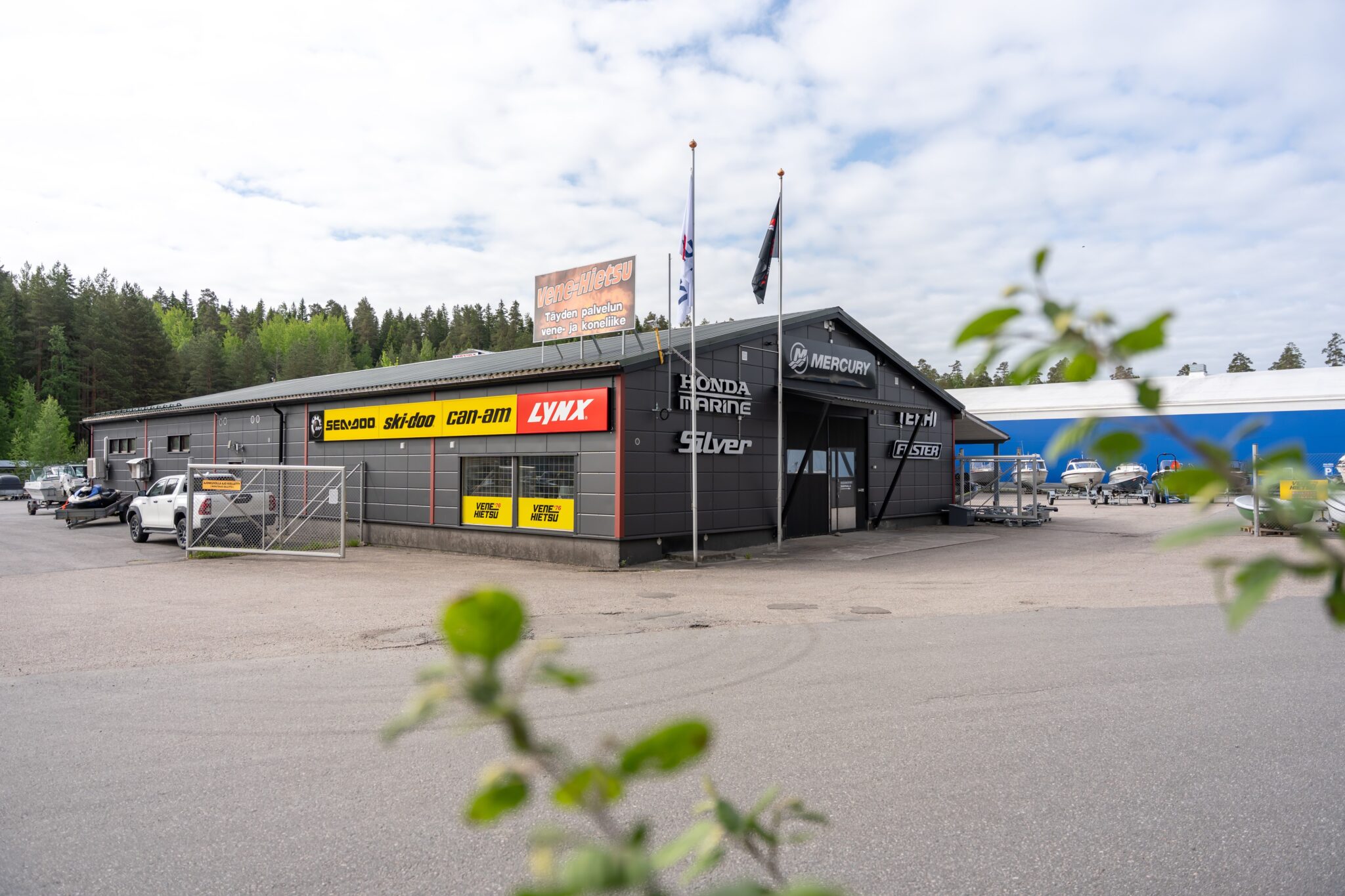 Liikerakennus.